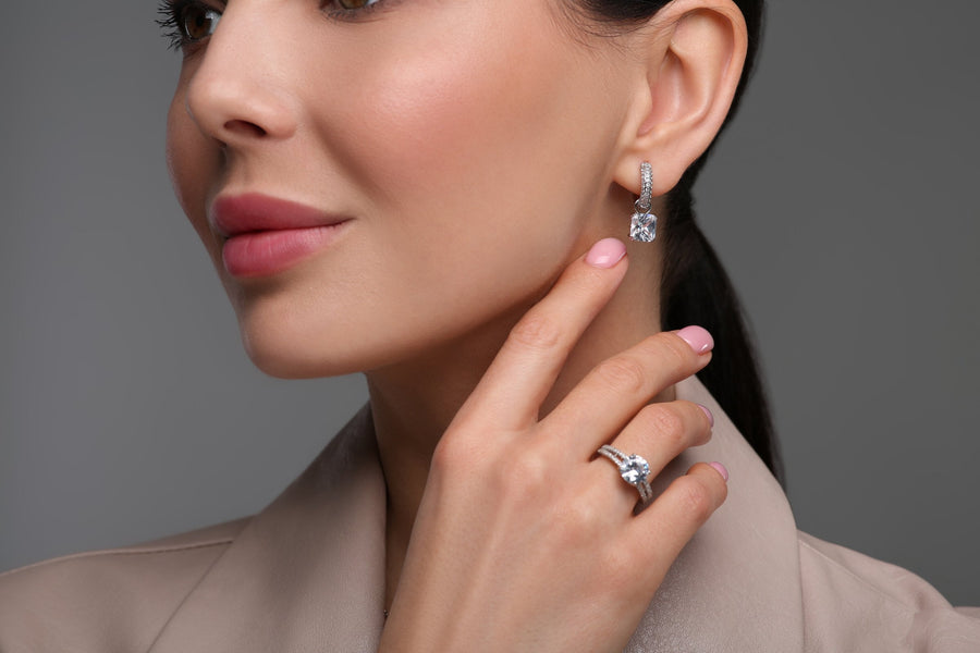Studs, Hoops, Drops of Huggies: Welke oorbellen passen bij jou?