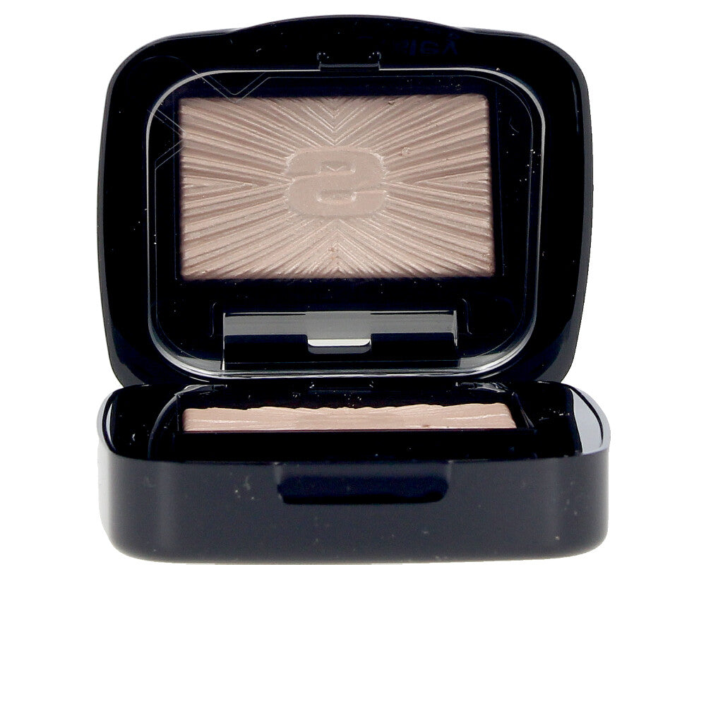 Single satin eye shadow pan in warm beige &