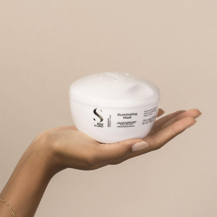 Tube of illuminating shea and linseed hair mask, 200 ml, lightweight glossy finish