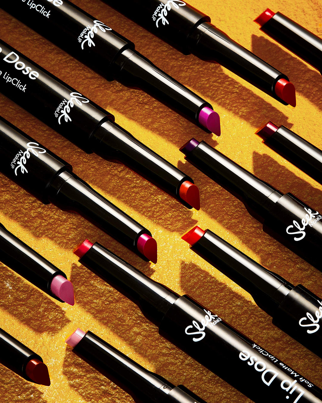Matte click lipstick stick with teardrop tip, 1.16 g, vegan