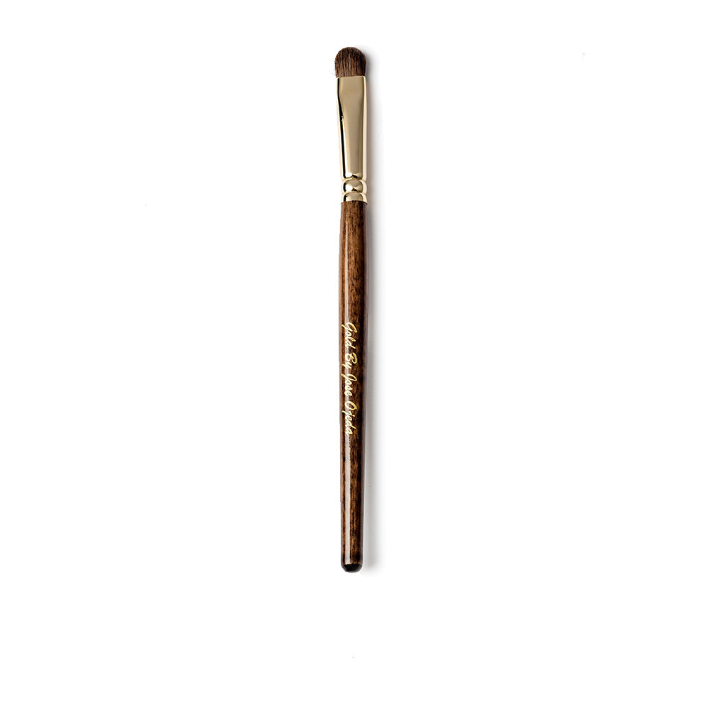 Small rounded Japanese pony hair eyeshadow brush, compact wooden handle