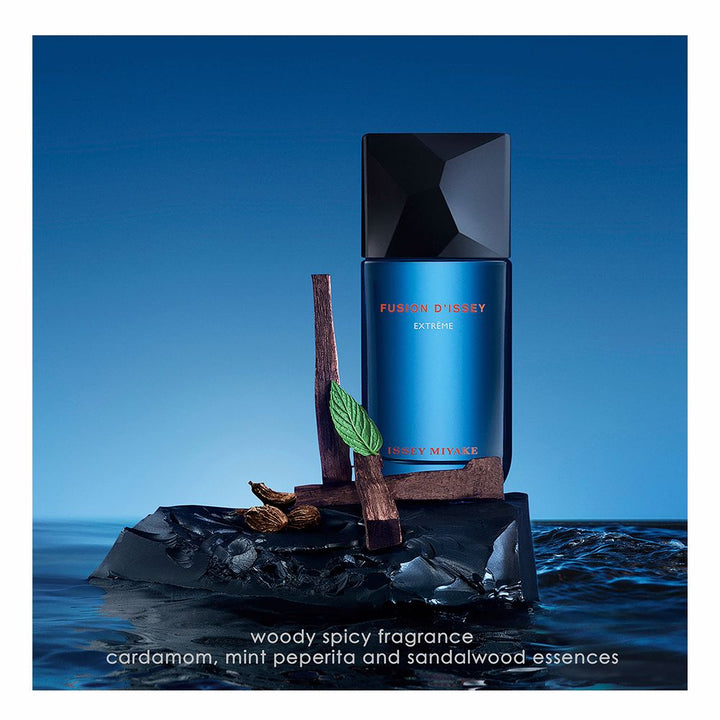 Deep-blue 50 ml bottle of woody-spiced Eau de Toilette for Man, FSC packaging