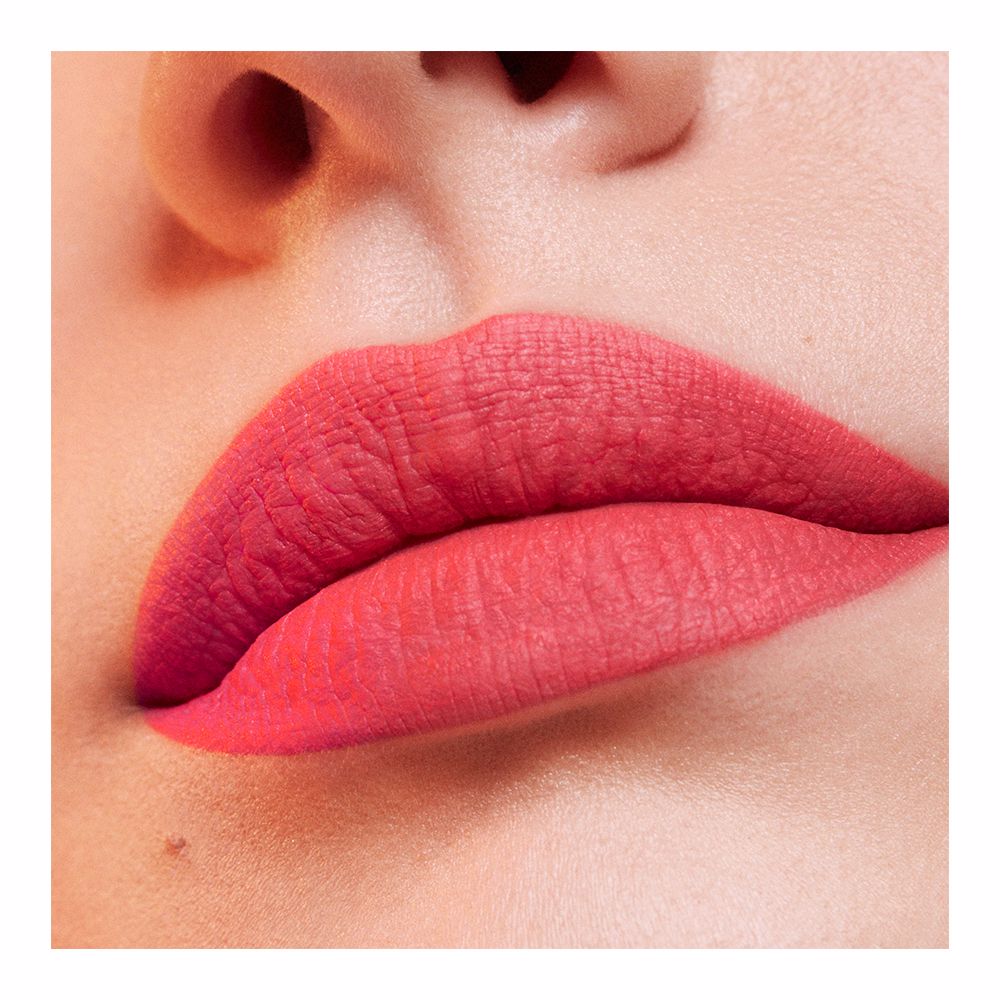 Matte mousse liquid lipstick in shade 924 with precision applicator, Unisex