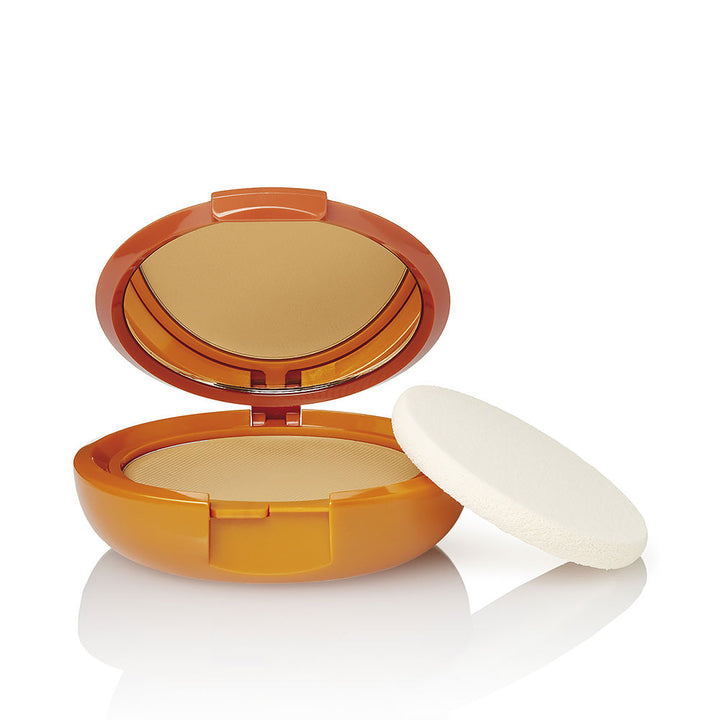 Compact SPF 50+ mineral powder in golden &