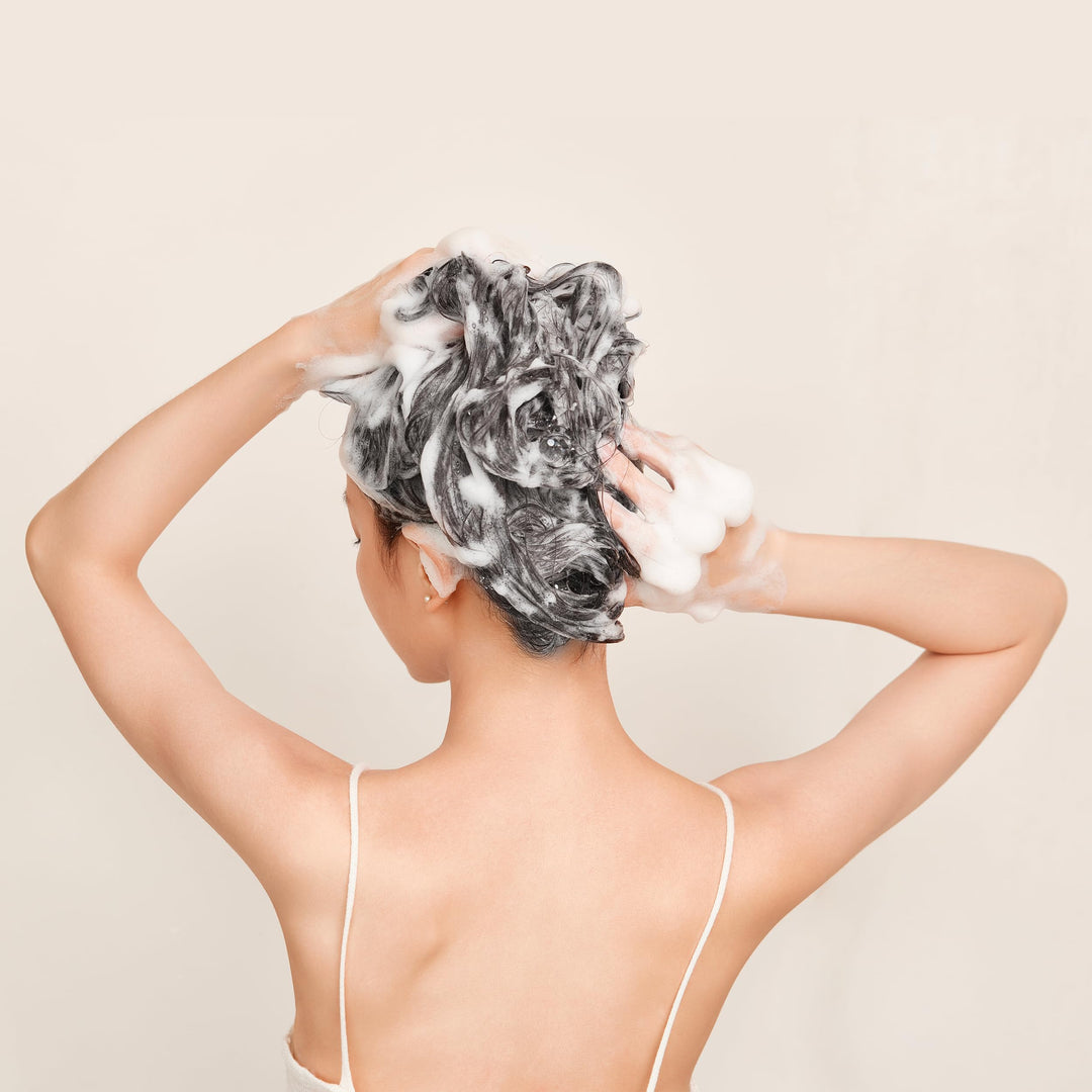 250 ml bottle of violet‑toning sulfate‑reduced shampoo for blonde and silver hair
