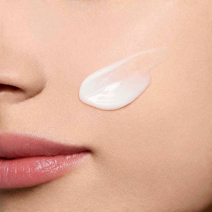 50 ml translucent jar of light gel-cream for brightening and mattifying skin