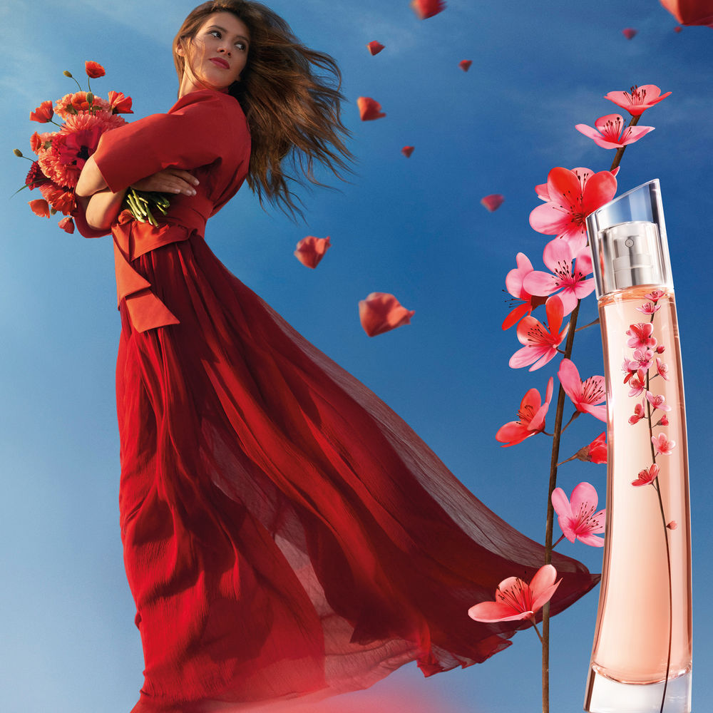 40 ml glass perfume bottle with sakura motif and recyclable crystal cap, floral-woody scent