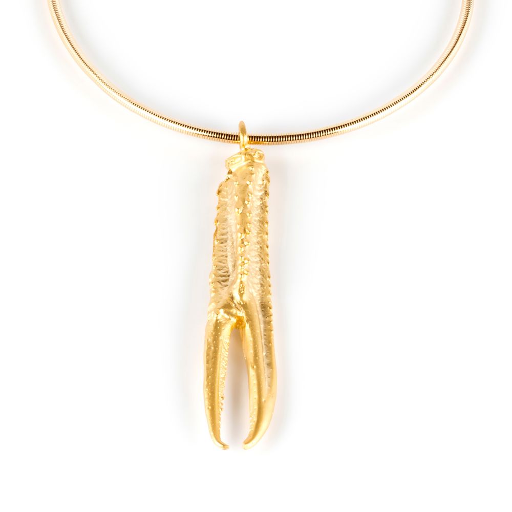 Gold‑finish elastic choker with 10 cm sculpted Tuent pendant, crayfish‑leg detail