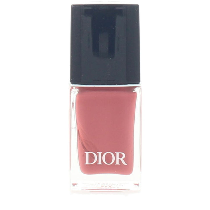 10 ml high-shine pink nail polish with flat rounded brush, gel-effect finish