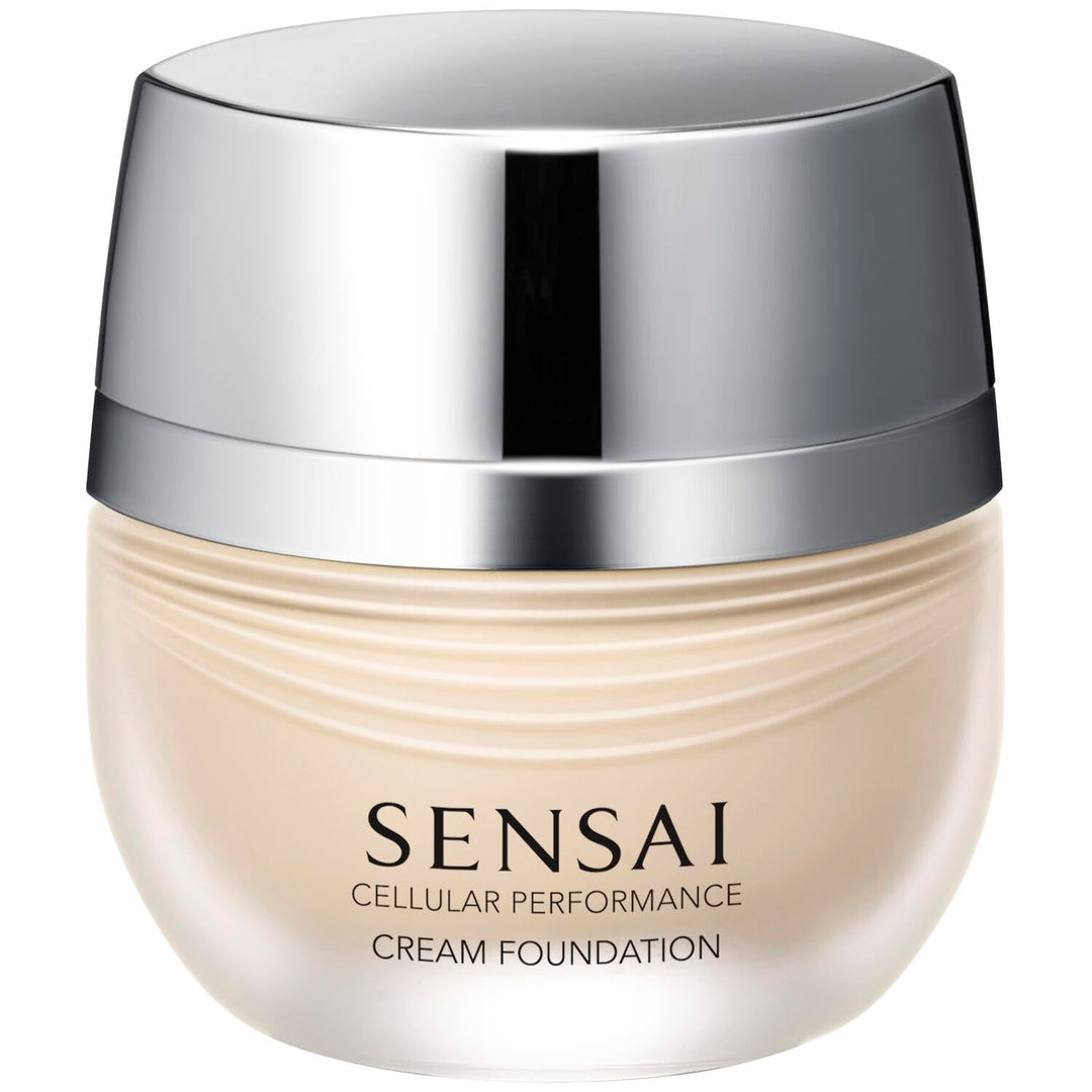 30 ml bottle of creamy SPF 15 liquid foundation, shade CF20 Vanilla Beige