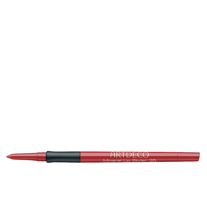 Slim mineral lip liner pencil in Rose Red with integrated sharpener, 0.4 g