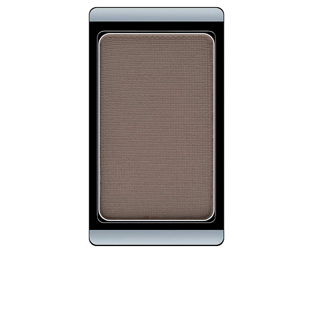 Compact brow powder with three matte shades in slim pan, 0.8 g